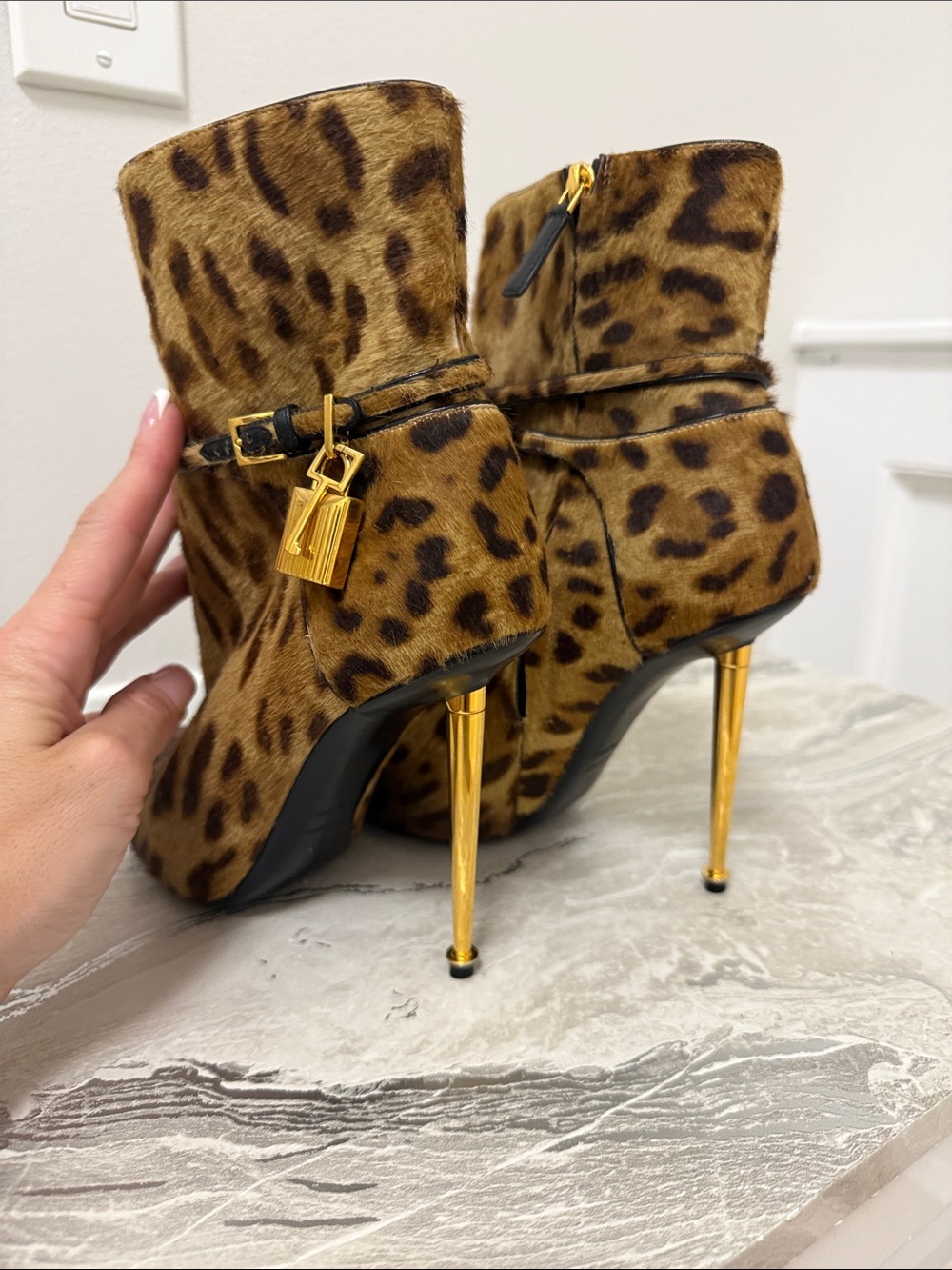 Tom Ford leopard pony hair booties. Size 37 - Picture 3 of 6